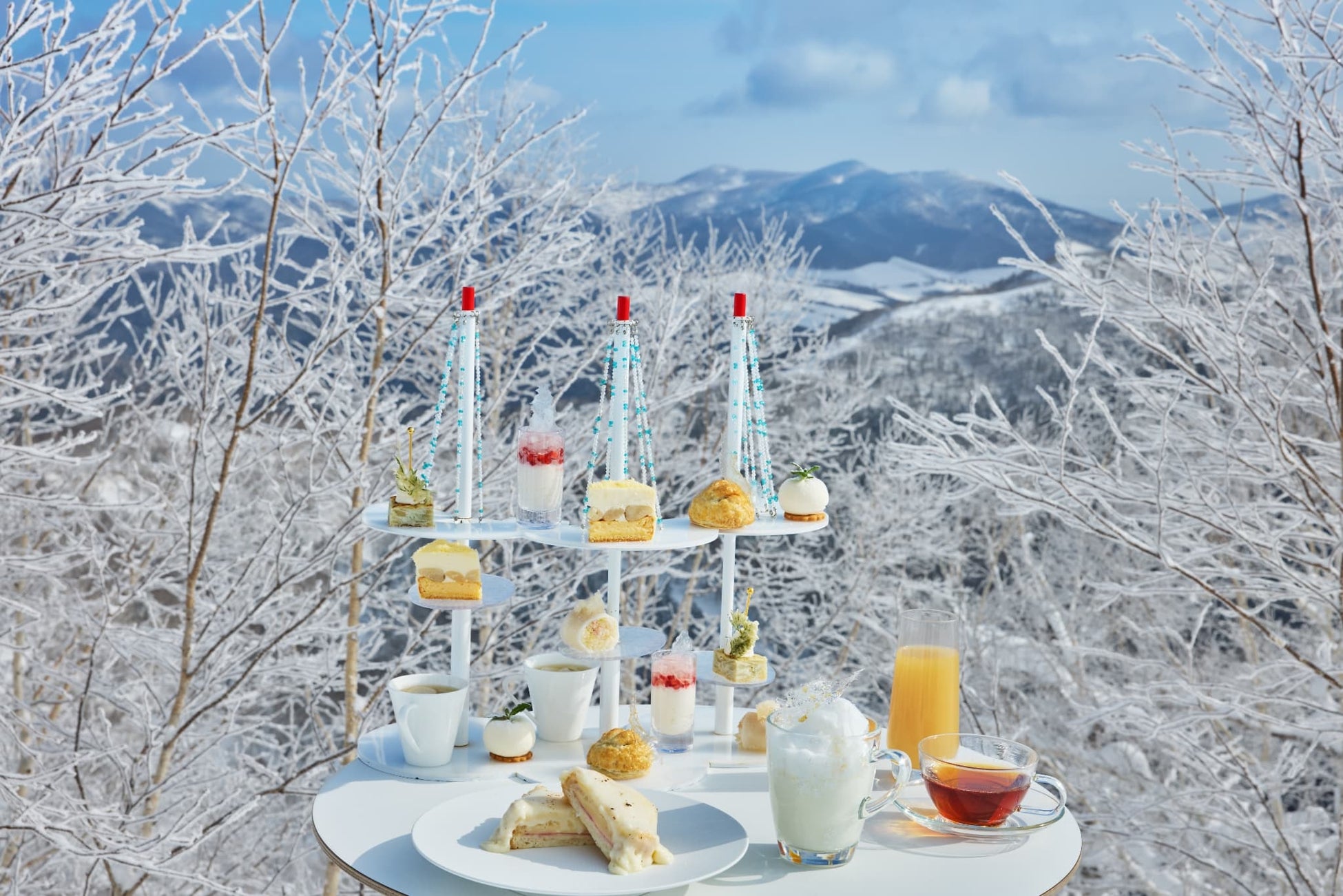 霧氷モーニングハイティーの料理と雪景色