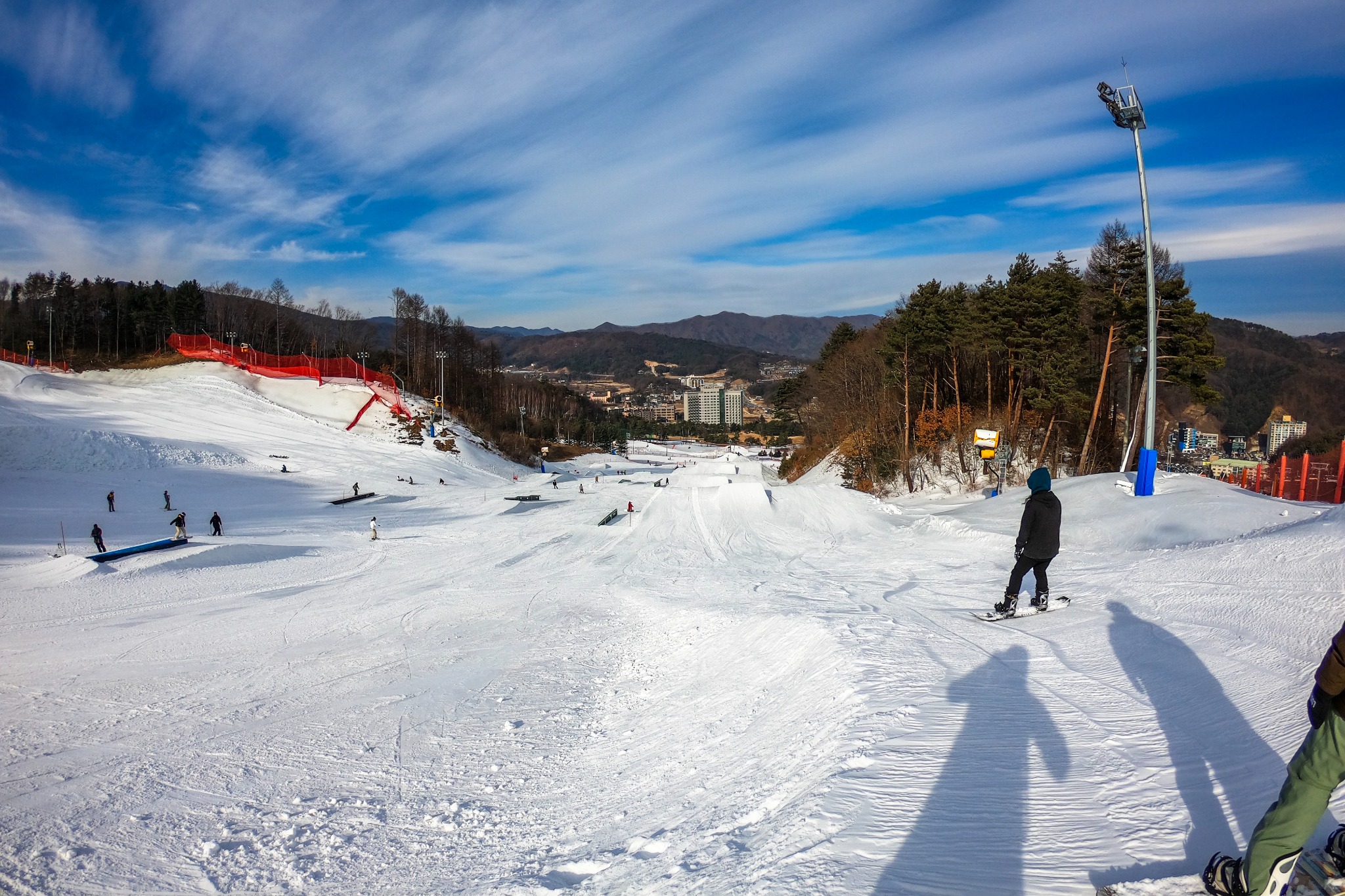 Phoenix Snow Parkのスロープスタイルコースとリゾート全景