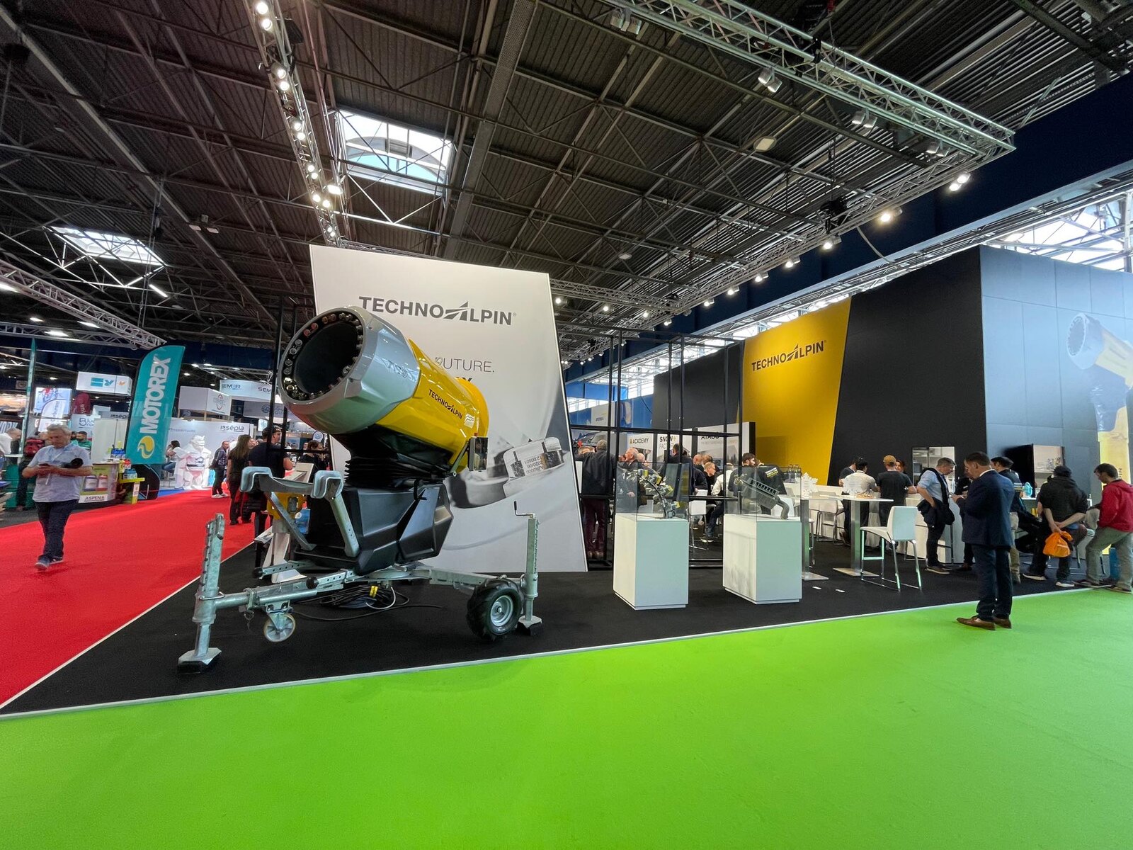 Mountain Planet 2022の降雪設備展示