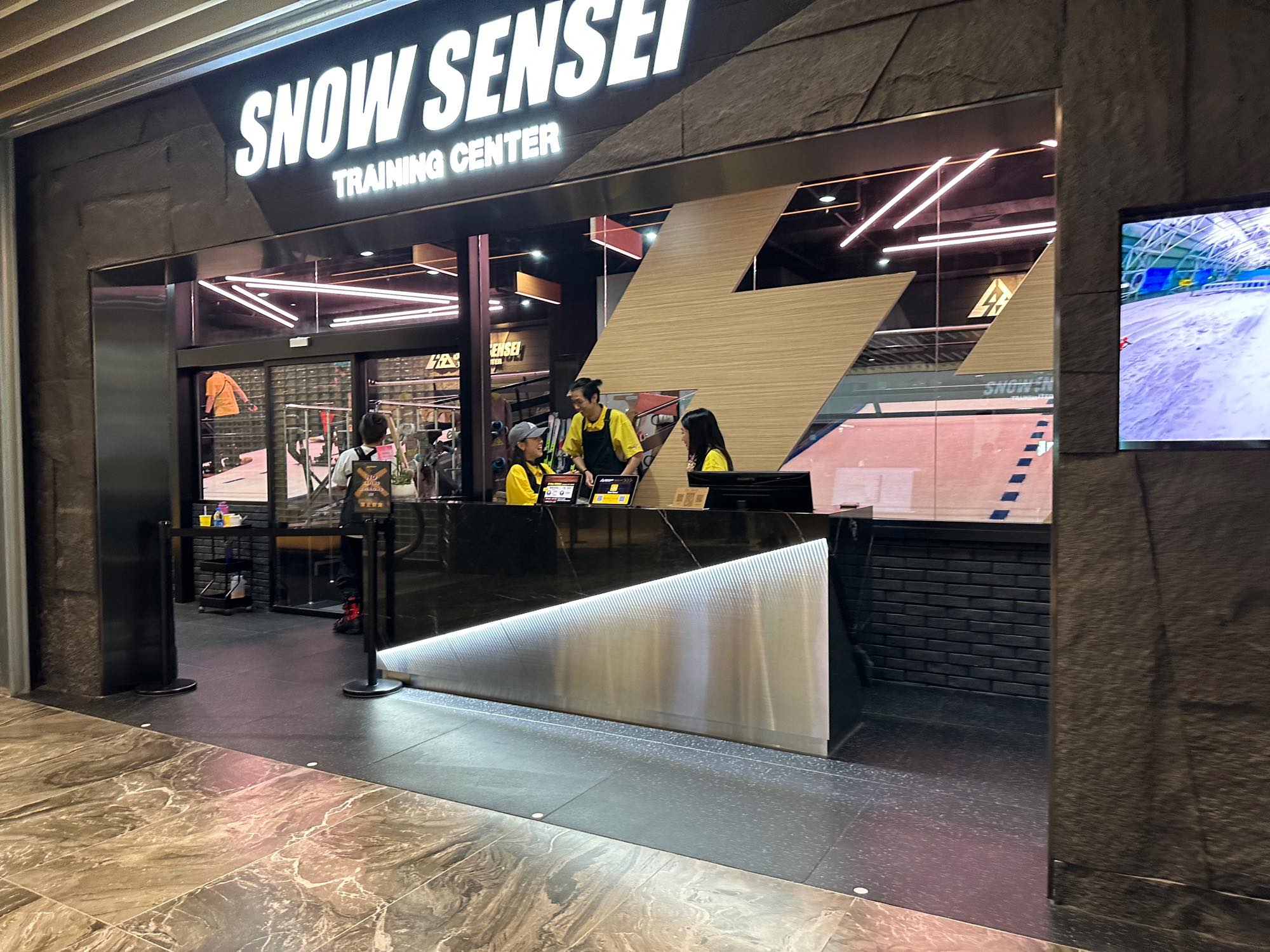 SNOW SENSEI TRAINING CENTERの入口