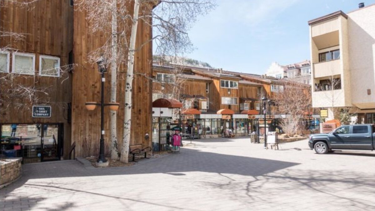 VAILの歩いて楽しめる山岳リゾート街区