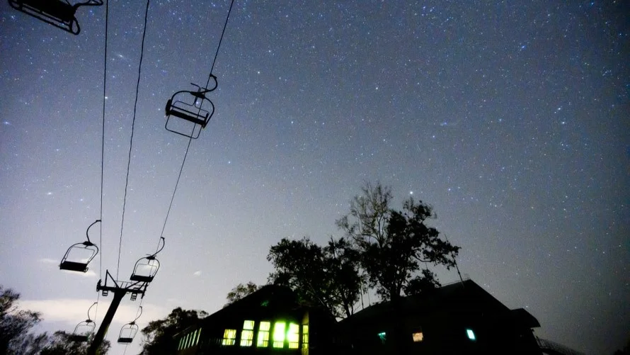 富良野の夜空とゲレンデ