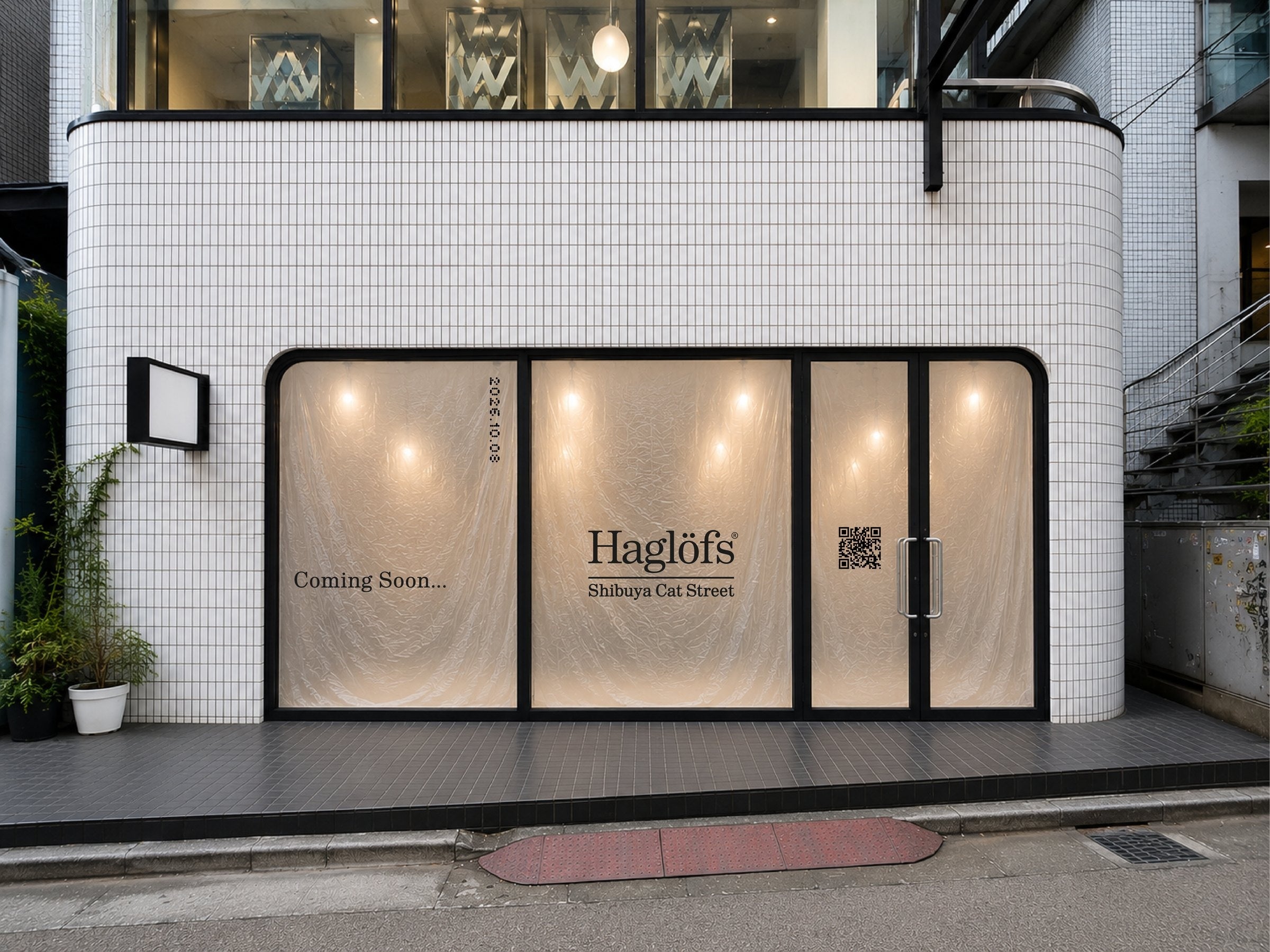 開店準備中のホグロフス渋谷キャットストリートの外観