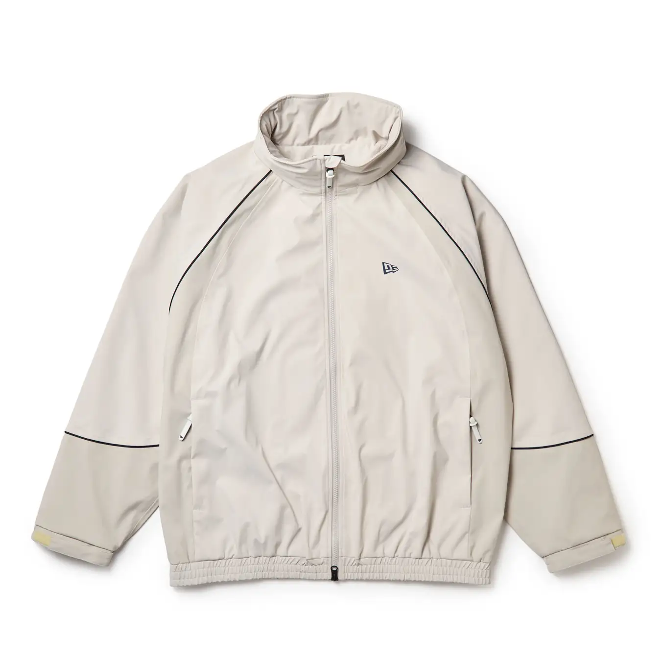 SNOW PIPING TRACK JACKETの白系ジャケット